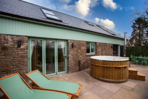 Luxury Cottage with hot tub in the Forest of Dean